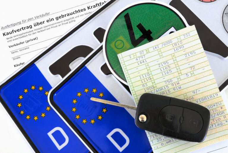 FahrzeugscheinundSchlüssel